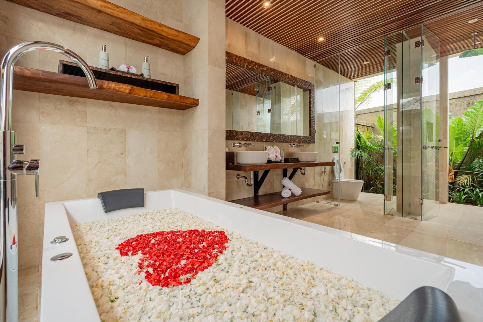 E Sanctuary Resort *